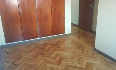 CASA EN UNA PLANTA RECICLADA NUEVA
