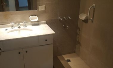 CASA EN UNA PLANTA RECICLADA NUEVA