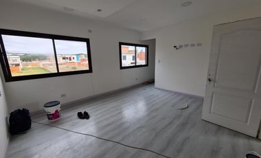 Hermoso vivienda con pileta en Barrio Santa Ana