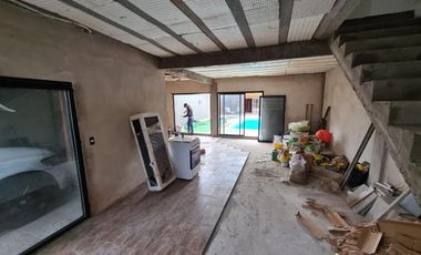 Hermoso vivienda con pileta en Barrio Santa Ana