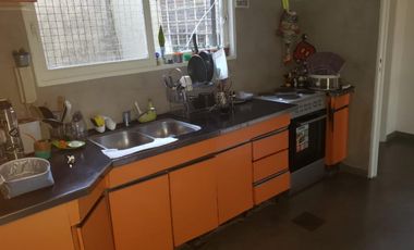 SAN MARTÍN CENTRO PISO ÚNICO 3 AMB. AL FRENTE C/BALCÓN 2° P