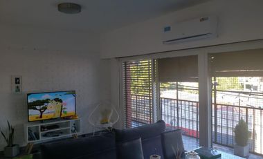 SAN MARTÍN CENTRO PISO ÚNICO 3 AMB. AL FRENTE C/BALCÓN 2° P