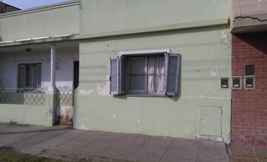 Casa de 3 Ambientes a 150 mts de Santos Vega