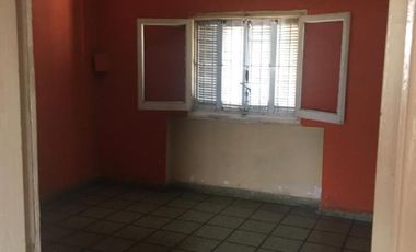 Casa de 3 Ambientes a 150 mts de Santos Vega