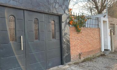 Casa a la venta o permuta por casa en pueblo cerca de Junín.