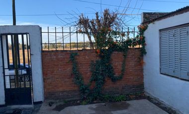 Casa a la venta o permuta por casa en pueblo cerca de Junín.