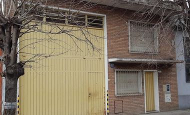 GALPON 770 m2 2 PLANTAS CON MONTACARGAS