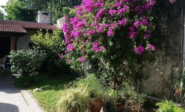 Excelente Casa con Fondo. Lote Propio