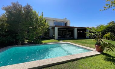 Vendo Casa Mediterránea Condominio La Fuente Piedra Roja, C
