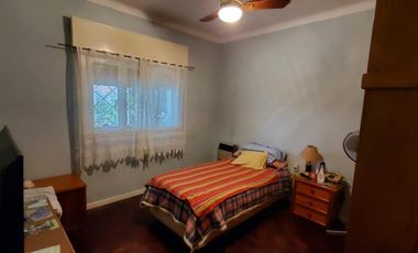 Hermoso Chalet sobre Payro, Barrio Los Alamos, Glew