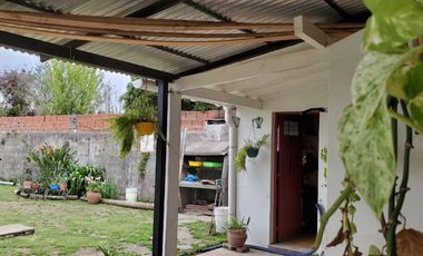 Hermoso Chalet sobre Payro, Barrio Los Alamos, Glew