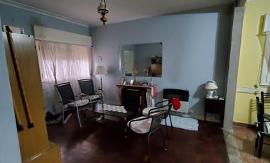 Hermoso Chalet sobre Payro, Barrio Los Alamos, Glew