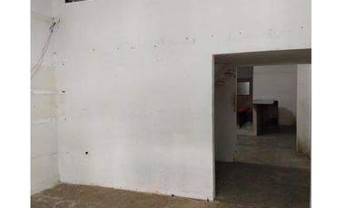 a pasos de calle Libertad