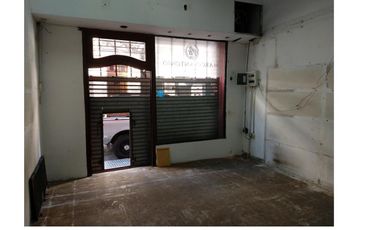 a pasos de calle Libertad