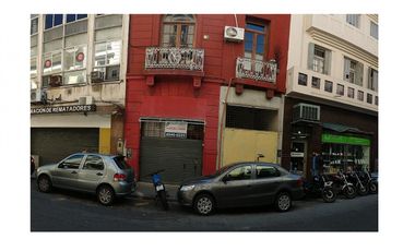 a pasos de calle Libertad