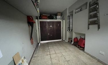 Casa de 5 ambientes con parque y piscina
