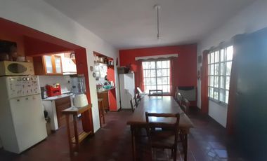 Comodo chalet sobre Ramon Franco 380, Glew