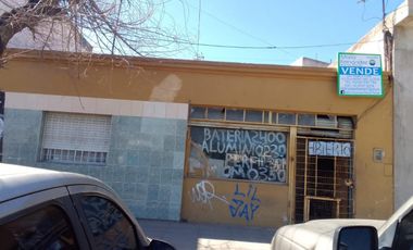 CASA EN VENTA EN GONZALEZ CATAN, CON LOCAL