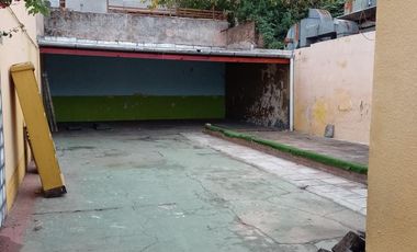 Casona s/Ayacucho a metros de 3 de Febrero