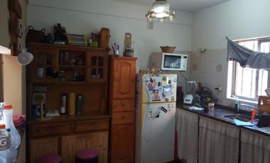 Comoda casa sobre Candido Lopez 3348, Glew