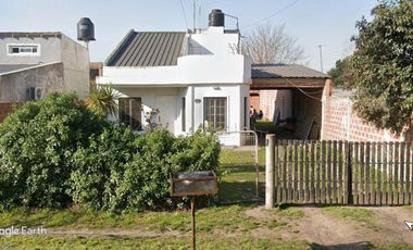 Comoda casa sobre Candido Lopez 3348, Glew