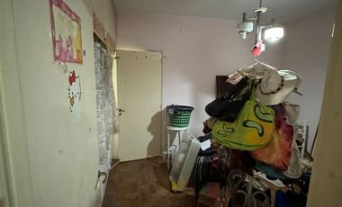 Excelente Casa, a metros estación de Glew