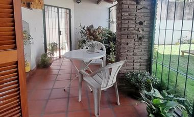 SAN MARTIN. CASA 5 AMB.