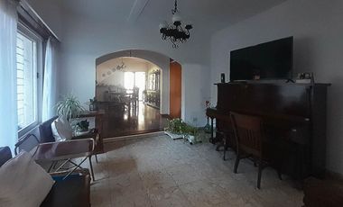 SAN MARTIN. CASA 5 AMB.