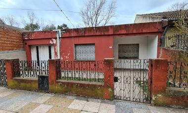 Amplia vivienda sobre Nuestras Malvinas 32, Glew