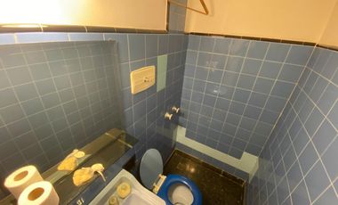 NUEVO VALOR! Chalet de 4 ambientes con local comercial