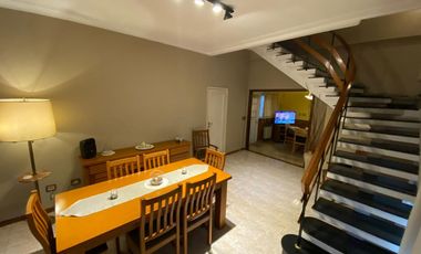 NUEVO VALOR! Chalet de 4 ambientes con local comercial