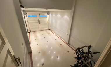 NUEVO VALOR! Chalet de 4 ambientes con local comercial