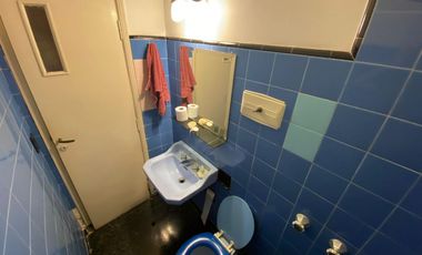 NUEVO VALOR! Chalet de 4 ambientes con local comercial