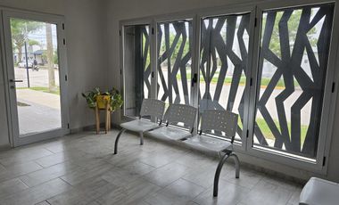 EN ALQUILER. Oficina Amoblada. CENTRO. Las Varillas. GUE