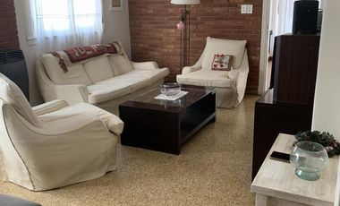 Impecable Chalet 6 Amb. con fondo. APTA CREDITO!