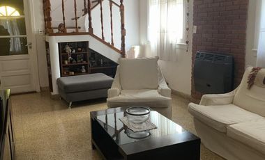 Impecable Chalet 6 Amb. con fondo. APTA CREDITO!