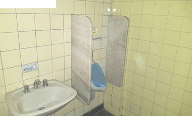 AVDA LA PLATA 1100 LOCAL CON RENTA PARQUE CHACABUCO