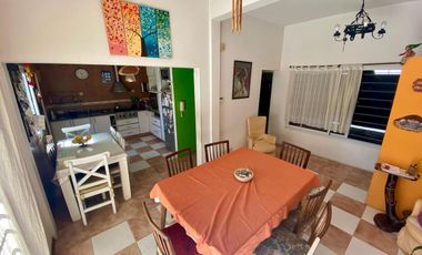 Casa de 4 amb. con jardín