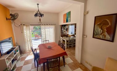 Casa de 4 amb. con jardín