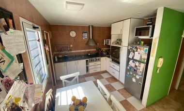 Casa de 4 amb. con jardín