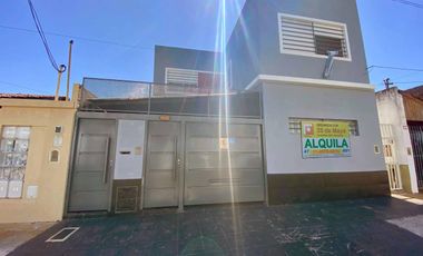 Casa de 4 amb. con jardín