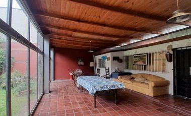 Benavidez, Casa con parque, pileta, quincho