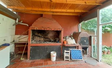 Benavidez, Casa con parque, pileta, quincho