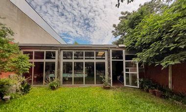 Benavidez, Casa con parque, pileta, quincho