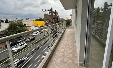 Departamento 3 amb. al frente con balcón