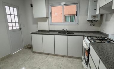 Departamento 3 amb. al frente con balcón