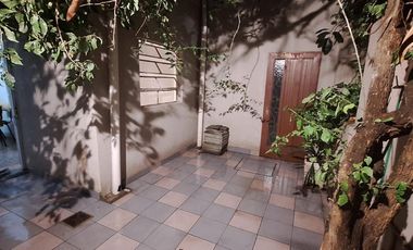 Casa de 4 ambientes con patio