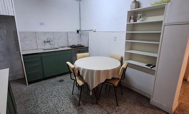 Casa de 4 ambientes con patio