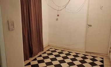 Casa de 4 ambientes con patio