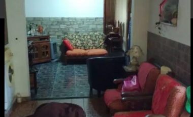 Casa en venta San Andrés 4 Ambientes cochera para 4 autos, f